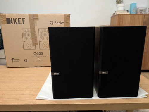 Kef q300 bookshelf speakers - bookshelf,